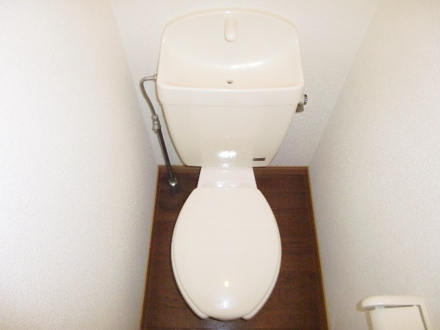 レオパレスクレストのトイレ|ゆったりとした空間のトイレです