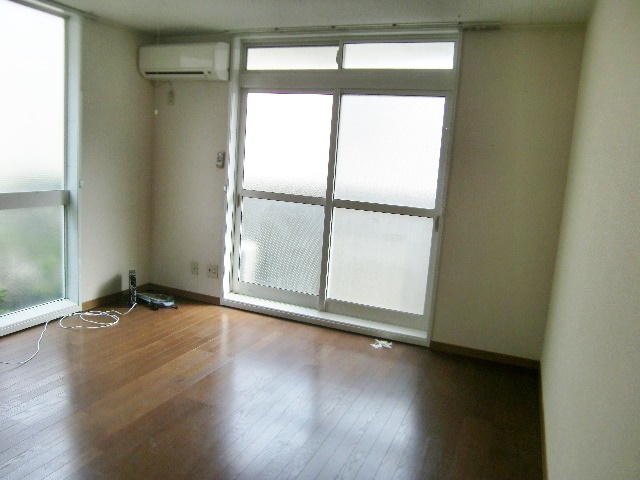 レオパレスクレストの居間・リビング|ゆったりとした居間です