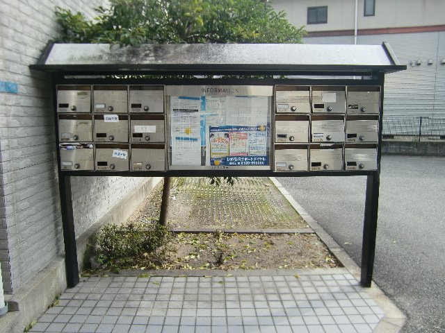 レオパレスクレストのエントランス|清潔なエントランスです