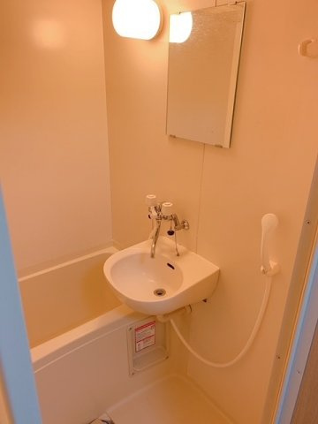 レオパレスクレストの浴室|きれいなお風呂です