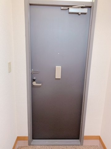 レオパレスクレストの玄関|シンプルで使いやすい玄関です