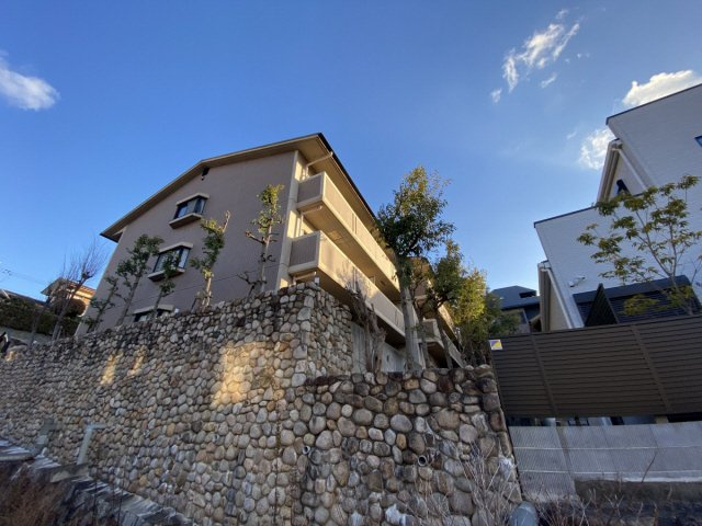 メルベーユ朝日ケ丘の外観