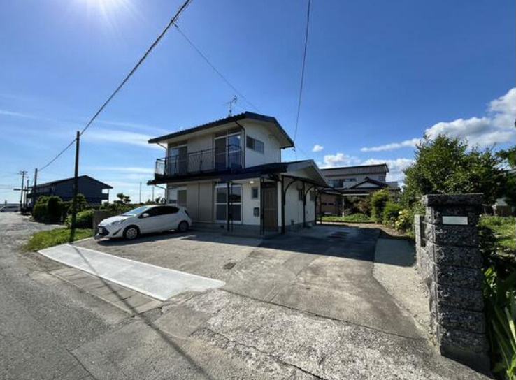 売中古戸建　袋井市広岡の前面道路含む現地写真