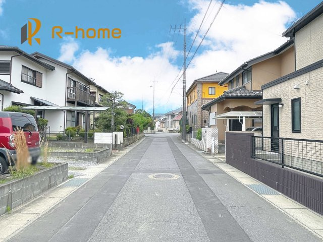 牛久市南V　新築戸建て　1号棟の前面道路含む現地写真|『今から見たい！』大歓迎です♪
お気軽にＲ－ｈomeまでお問い合わせください。