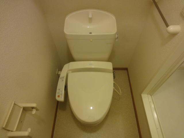 レオパレスブランシュヴァルⅢのトイレ|トイレもきれいです