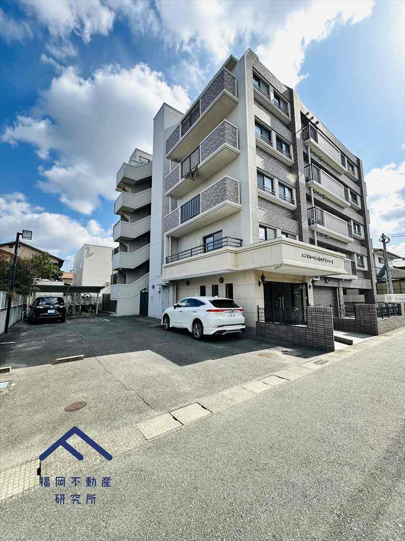 エンゼルハイム春日グランコートの外観