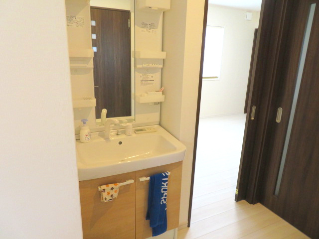 藤岡市小林　中古2300の独立洗面台|2階洗面台