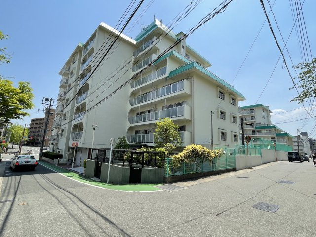 グリーンマンション野間の外観