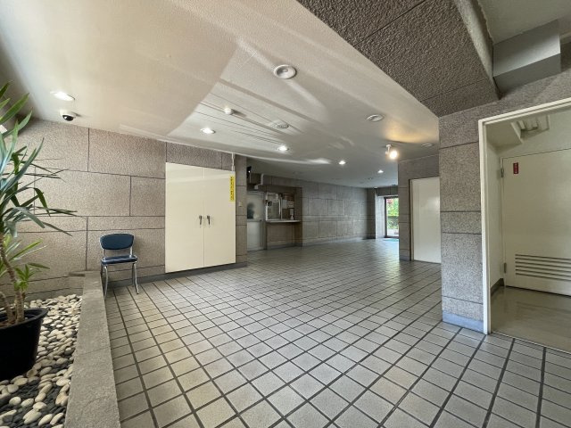 グリーンマンション野間のエントランス