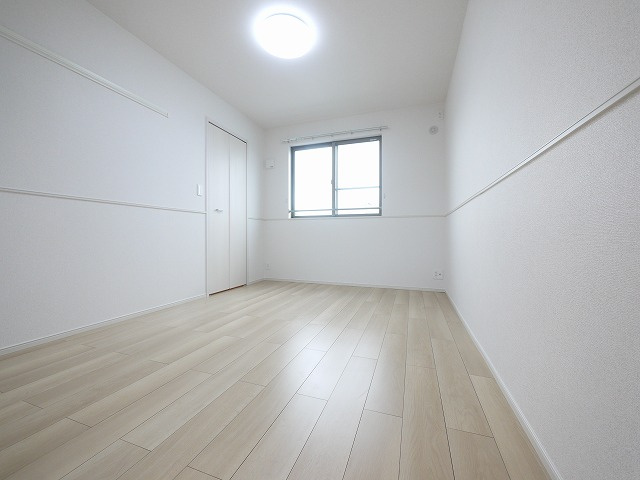 ドリームＸの寝室|明るい洋室です