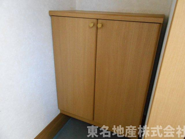 フォーレストメグIIの玄関