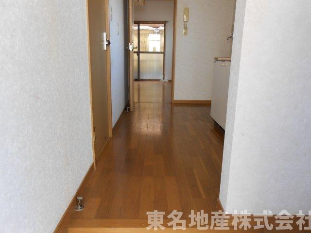 フォーレストメグIIの玄関