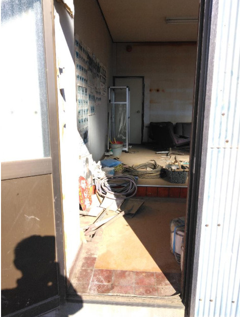 春日部市小平の倉庫の内装|事務所入り口