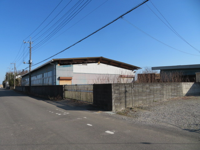 春日部市小平の倉庫の外観