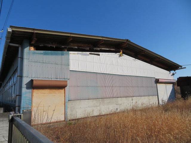 春日部市小平の倉庫の外観