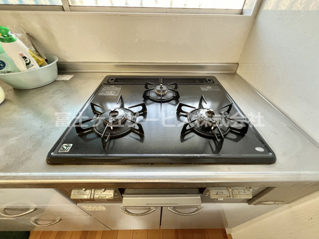 【キッチン】 | 磐田市福田中島　中古住宅 | 3口コンロです