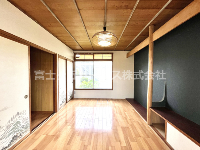 【洋室】 | 磐田市福田中島　中古住宅 | 客間にもおすすめの5.8帖の洋室です