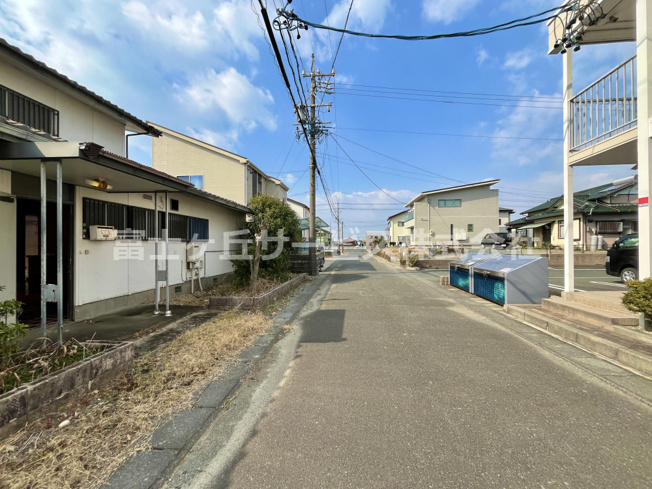 【前面道路含む現地写真】 | 磐田市福田中島　中古住宅 | 前面道路含む現地写真です