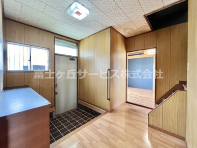 【玄関】 | 磐田市福田中島　中古住宅 | 玄関ホール