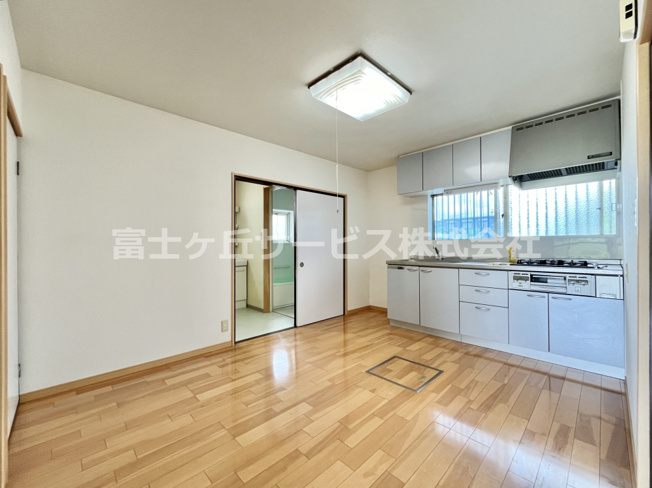 【キッチン】 | 磐田市福田中島　中古住宅 | 6帖のダイニングキッチン