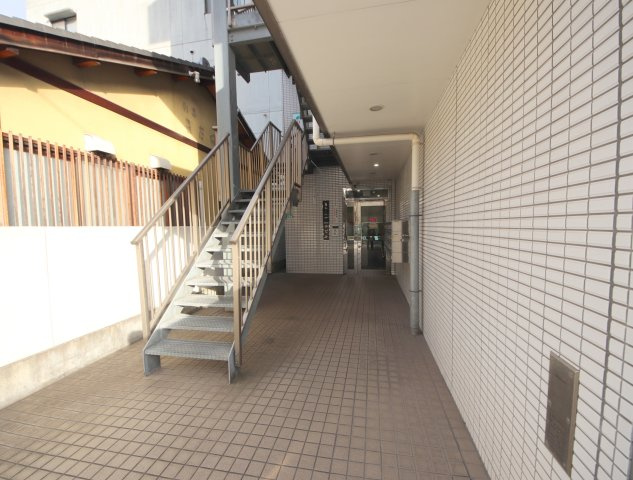 新大宮駅前北ビルのロビー