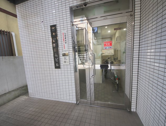 新大宮駅前北ビルのエントランス