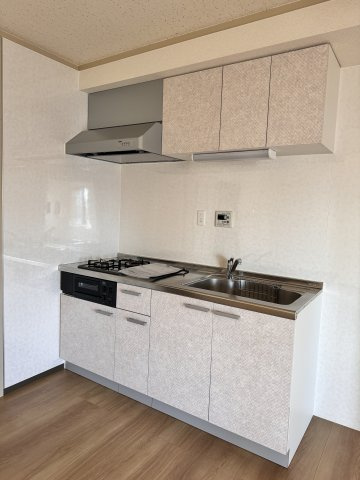 ガーデンヒルズ鐘塚のキッチン|別部屋の写真です。