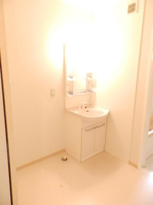 【洗面所】 | セジュールシャルマン A棟 | 明るい洗面所です