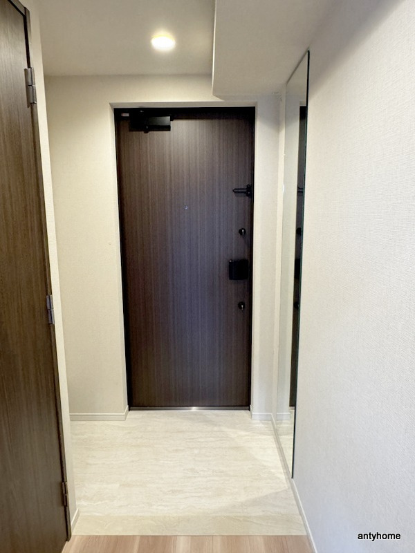 シーズンフラッツ中崎　仲介手数料無料の玄関