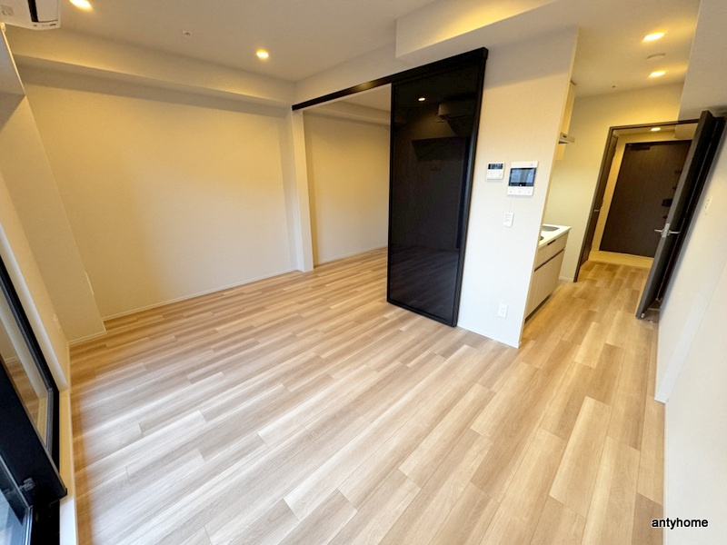 シーズンフラッツ中崎　仲介手数料無料の居間・リビング