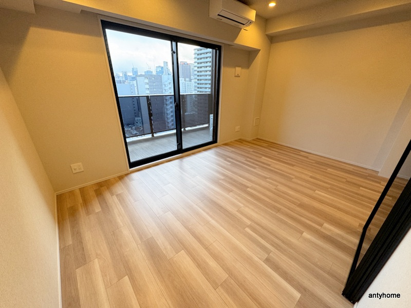 シーズンフラッツ中崎　仲介手数料無料の居間・リビング