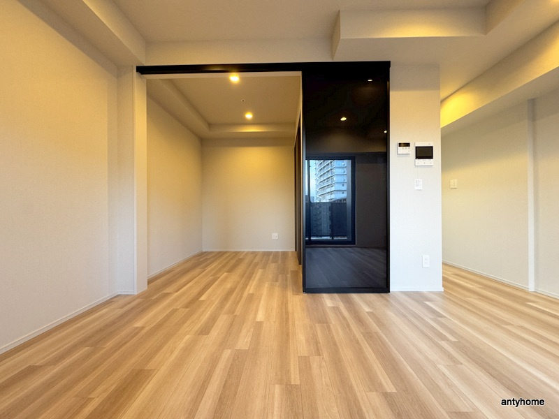 シーズンフラッツ中崎　仲介手数料無料の居間・リビング