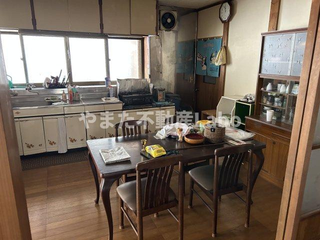 倉吉市円谷町中古戸建てのキッチン