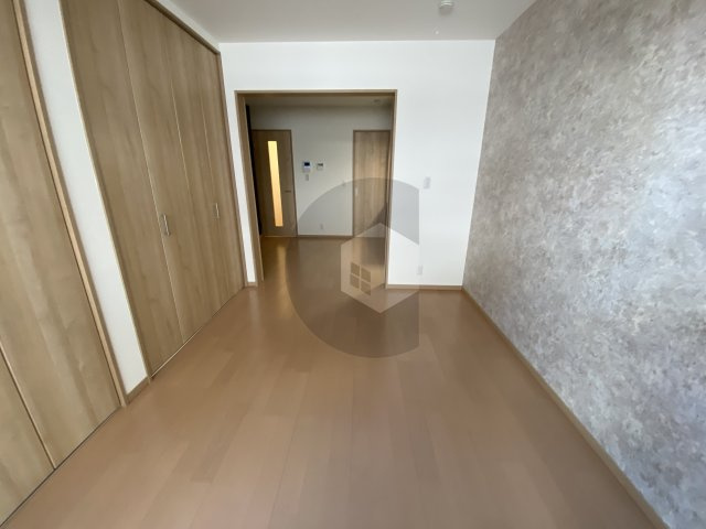 プロパティー高井田の洋室