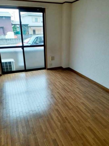 ルート３＆カーサⅢの内装|明るい室内です