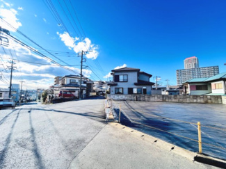 【前面道路含む現地写真】