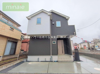 【外観】 | 販売現地
前面道路が広いので駐車しやすいです。