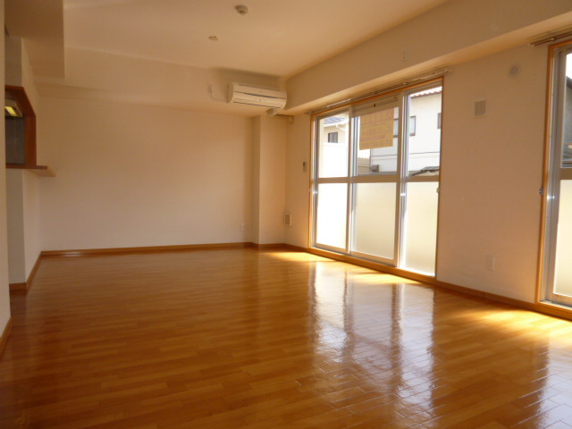 シャン・ド・フルールの居間・リビング