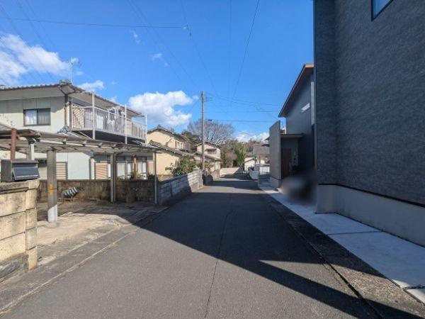 千歳　土地の前面道路含む現地写真|ゆとりのある前面道路です
