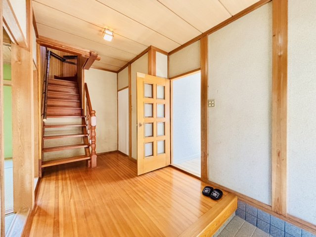 岸和田市額原町　中古戸建の玄関