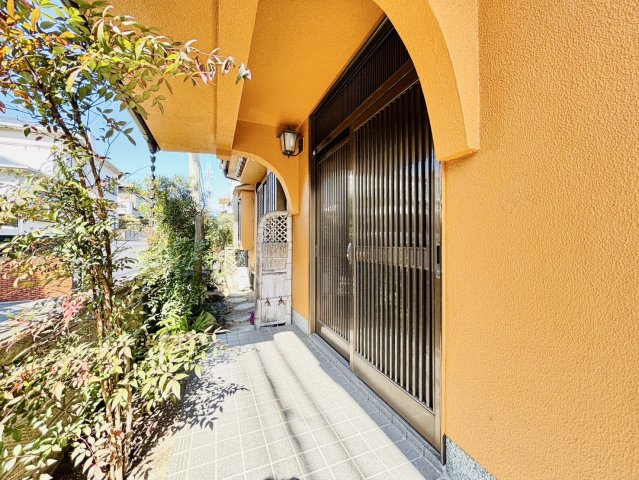 岸和田市額原町　中古戸建の玄関