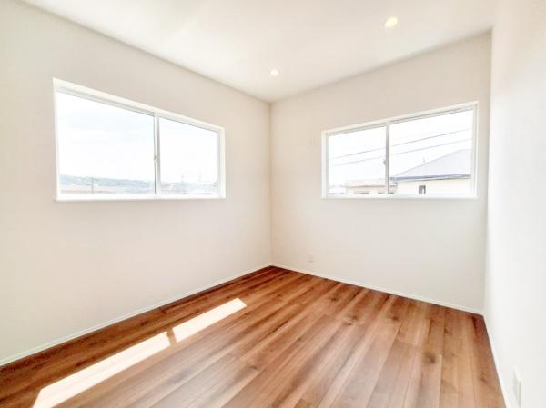 センチュリータウン関園ⅡSの洋室|自然光が窓から差し込んできますので、スッキリとした明るい朝を迎えることが出来そうです♪お子さまのお部屋にもおすすめ！
