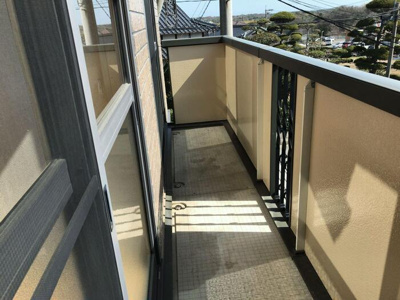 【バルコニー】 | ルミエール 壱番館 | 外からの目が気にならないバルコニーで洗濯物が干せます