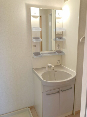 【洗面所】 | ルミエール 壱番館 | スペースが確保できる洗面所です