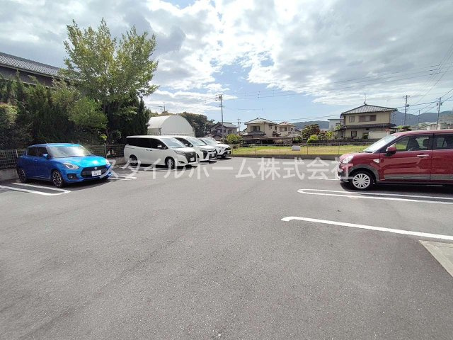 レストルージュ泉の駐車場