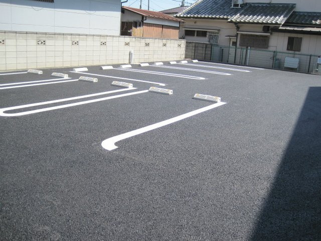 オーブルミエールの駐車場