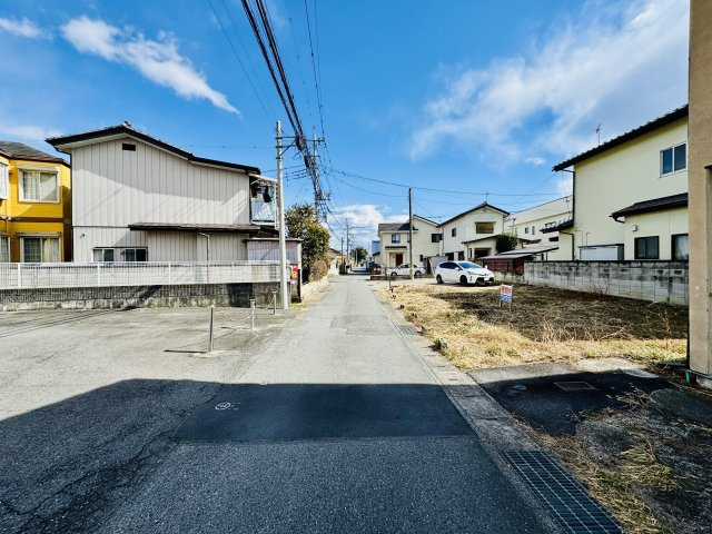 【土地】前橋市下細井町　約40坪売地の前面道路含む現地写真