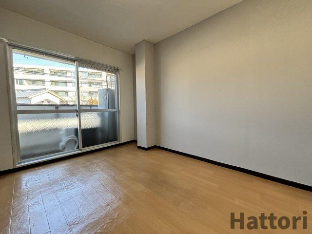 エレガンス中桜塚の居間・リビング