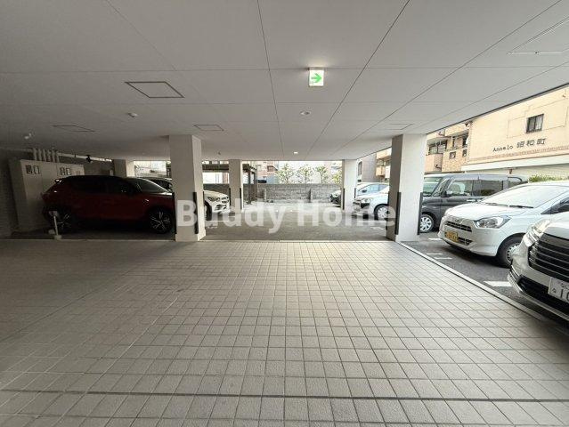 昭和町エクセルハイツの駐車場