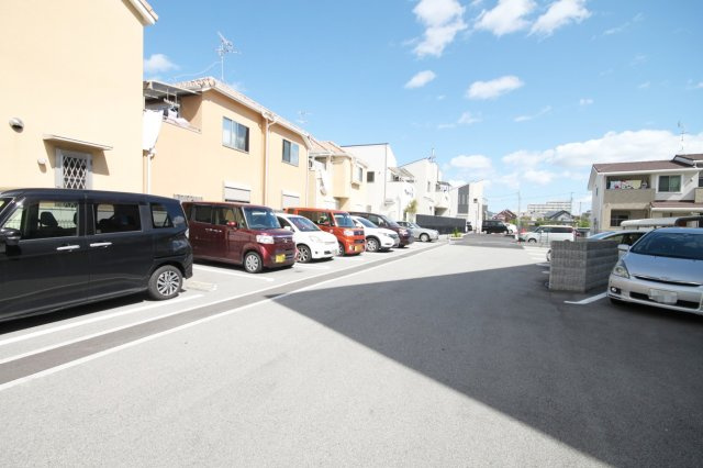 ラ サクセション宝塚の駐車場|カースペースがあります